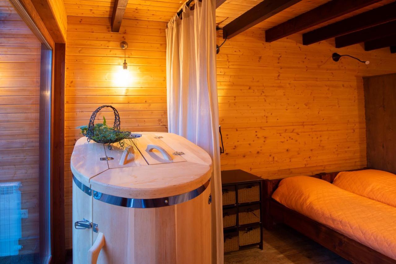 Pinus With Private Jacuzzi & Phyto-sauna Retreat Ferienhaus Zheleznitsa
